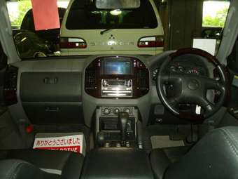 2005 Mitsubishi Pajero Photos
