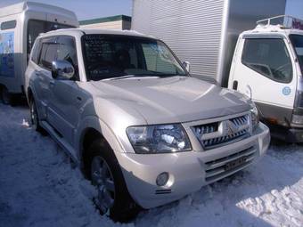 2005 Mitsubishi Pajero Pics