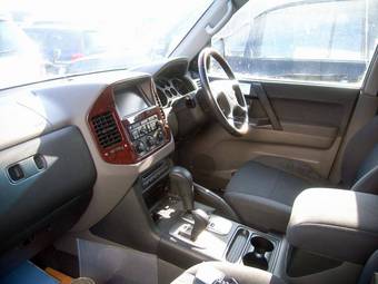2005 Mitsubishi Pajero Photos