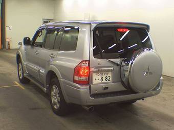 2005 Mitsubishi Pajero Photos