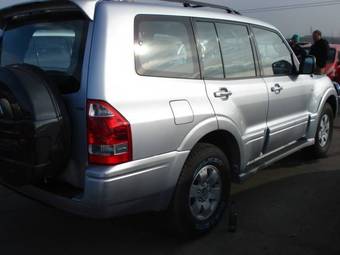 2005 Mitsubishi Pajero Images