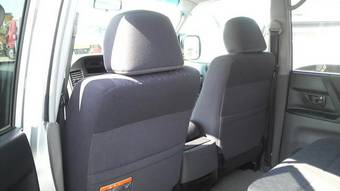 2005 Mitsubishi Pajero Photos