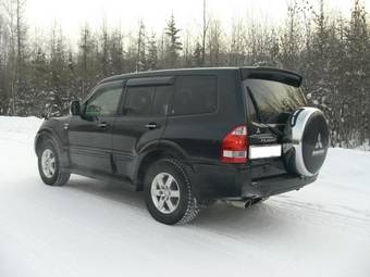 2005 Mitsubishi Pajero Photos