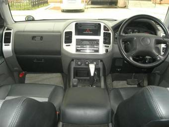 2005 Mitsubishi Pajero Photos