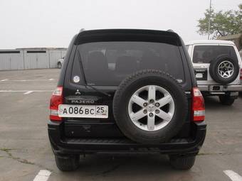 2005 Mitsubishi Pajero Photos