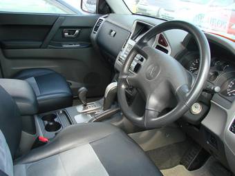 2005 Mitsubishi Pajero Photos