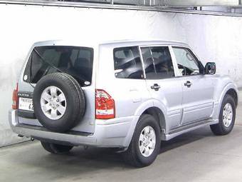 2005 Mitsubishi Pajero Photos