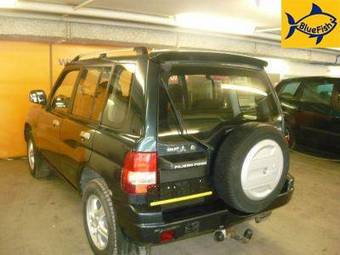 2005 Mitsubishi Pajero Pictures