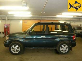 2005 Mitsubishi Pajero Photos