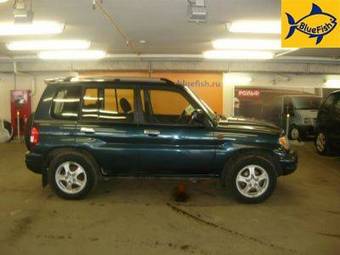 2005 Mitsubishi Pajero Photos