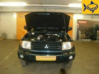 2005 Mitsubishi Pajero Photos