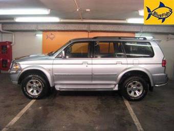 2005 Mitsubishi Pajero Images