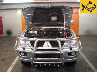 2005 Mitsubishi Pajero Pictures