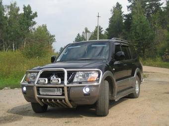 2005 Mitsubishi Pajero Photos