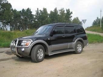 2005 Mitsubishi Pajero Photos
