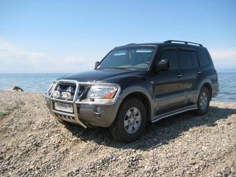 2005 Mitsubishi Pajero Images