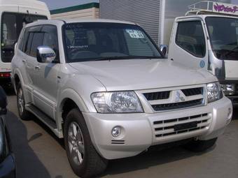 2005 Mitsubishi Pajero Photos