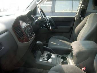 2005 Mitsubishi Pajero Photos