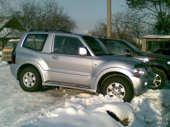 2005 Mitsubishi Pajero Images