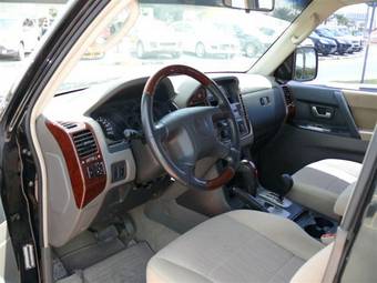 2005 Mitsubishi Pajero Images