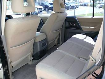 2005 Mitsubishi Pajero Photos