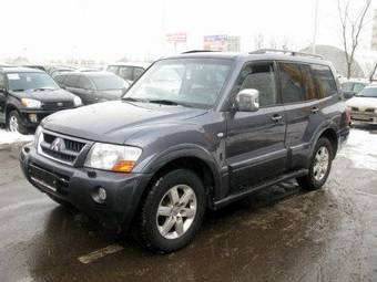 2005 Mitsubishi Pajero Images