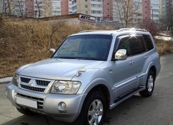 2005 Mitsubishi Pajero Photos