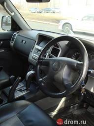 2005 Mitsubishi Pajero Photos