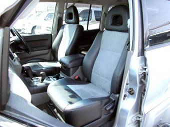 2005 Mitsubishi Pajero Photos