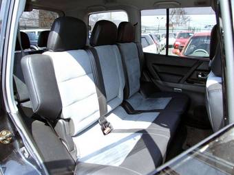 2005 Mitsubishi Pajero Photos