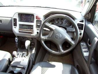 2005 Mitsubishi Pajero Photos