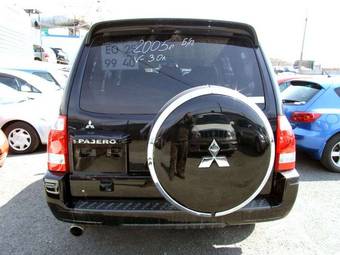 2005 Mitsubishi Pajero Pictures