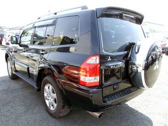 2005 Mitsubishi Pajero Photos