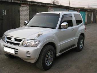 2005 Mitsubishi Pajero Pictures