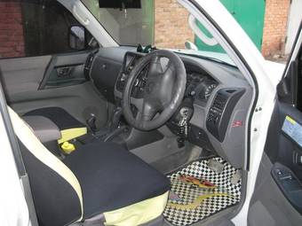 2005 Mitsubishi Pajero Photos