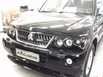 2005 Mitsubishi Pajero Photos