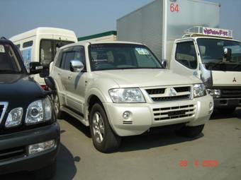 2005 Mitsubishi Pajero Photos