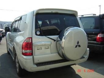 2005 Mitsubishi Pajero Photos