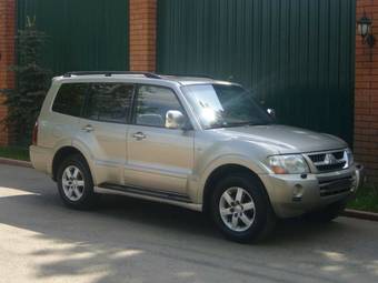 2005 Mitsubishi Pajero Photos