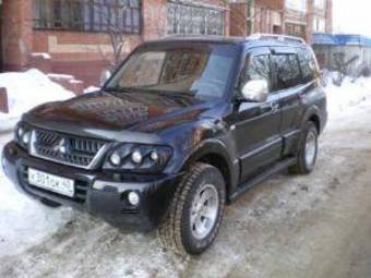 2005 Mitsubishi Pajero Images