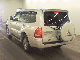 2005 Mitsubishi Pajero Pictures