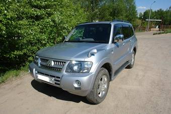 2005 Mitsubishi Pajero Pictures