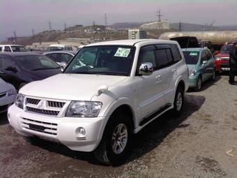 2005 Mitsubishi Pajero Photos