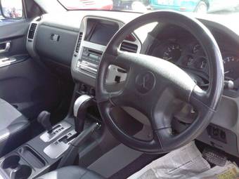 2005 Mitsubishi Pajero Photos