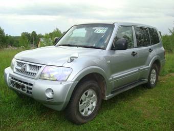 2005 Mitsubishi Pajero Photos