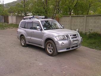 2005 Mitsubishi Pajero Photos