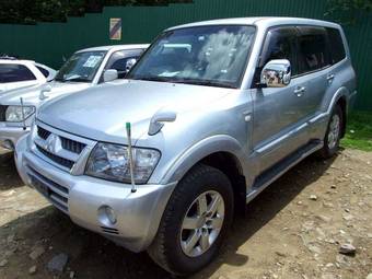 2005 Mitsubishi Pajero Pictures