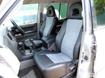 2005 Mitsubishi Pajero Pics