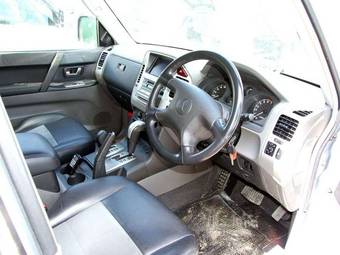 2005 Mitsubishi Pajero Photos
