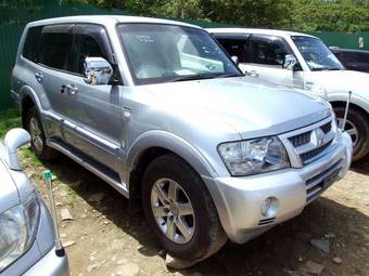 2005 Mitsubishi Pajero Photos